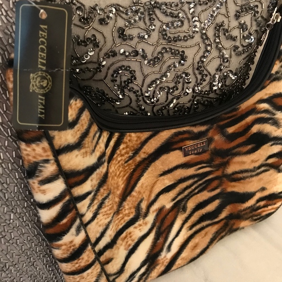 Vecceli Italy Handbags - NWT: VECCELI ITALY FAUX FUR LIGHTWEIGHT HANDBAG